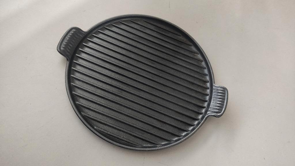 Le Creuset grillplaat rond 32 cm, Gietijzer, Ophalen of Verzenden, Zo goed als nieuw, Keramische plaat