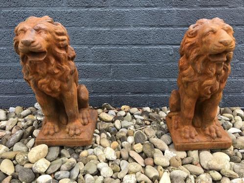 Set zittende leeuwen, vol steen oxid, super mooi!!, Tuin en Terras, Tuinbeelden, Dierenbeeld, Steen, Ophalen of Verzenden