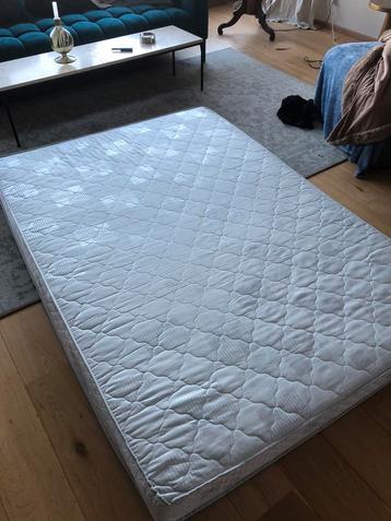  matras, NOUS living, maar 2 maanden gebruikt goed als nieuw