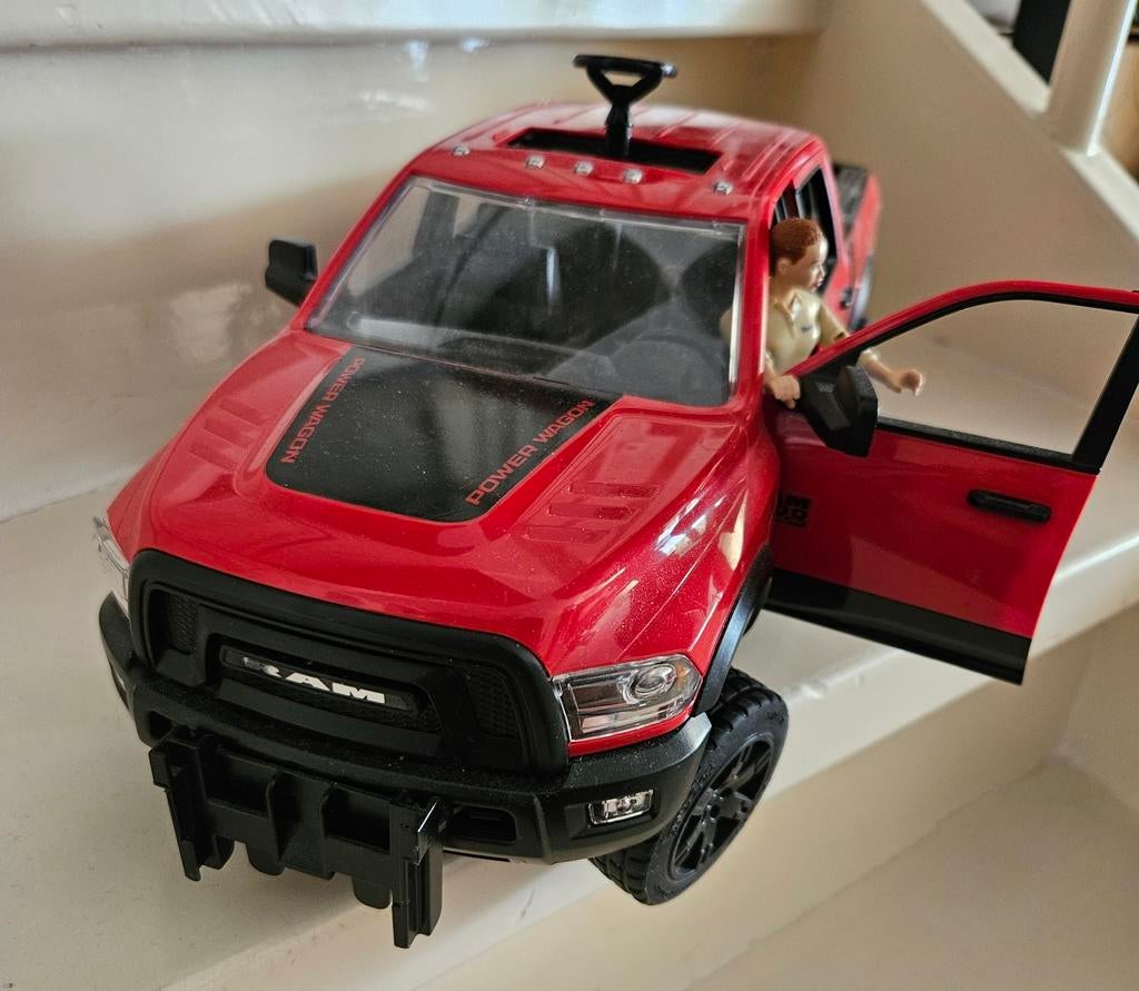 Bruder RAM 2500 Power Wagon met paardentrailer + poppetje, Kinderen en Baby's, Speelgoed | Speelgoedvoertuigen, Ophalen of Verzenden
