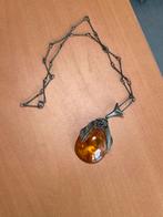 Amber hanger aan zilveren ketting, Ophalen, Met hanger, Bruin, Zo goed als nieuw