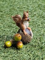 Eekhoorn op kastanje beeld - herfstdecoratie, Ophalen of Verzenden, Nieuw, Beeldje of Poppetje