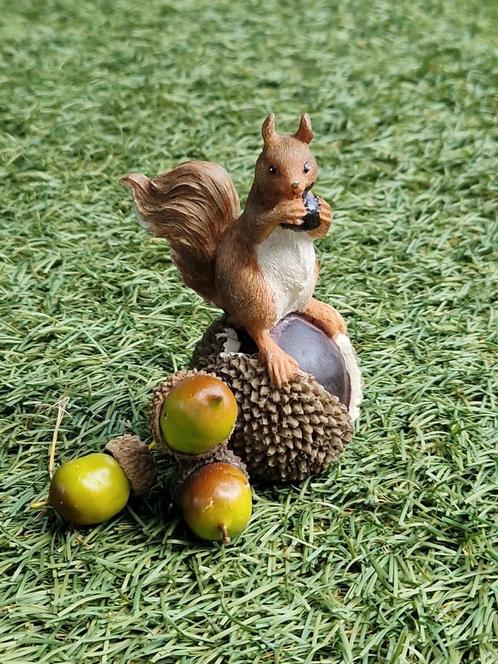 Eekhoorn op kastanje beeld - herfstdecoratie, Verzamelen, Efteling, Nieuw, Beeldje of Poppetje, Ophalen of Verzenden