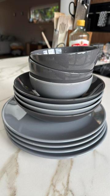 Servies 4 personsn beschikbaar voor biedingen
