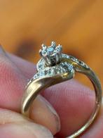 Prachtige vintage 9 karaat gouden ring met diamanten, Verzenden, Zo goed als nieuw, 17 tot 18, Dame