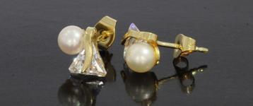 Triangel zirkonia parel 14k gouden set dames oorbellen fraai beschikbaar voor biedingen
