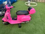 Mooie accu scooter zonder oplader, Kinderen en Baby's, Ophalen of Verzenden, Zo goed als nieuw