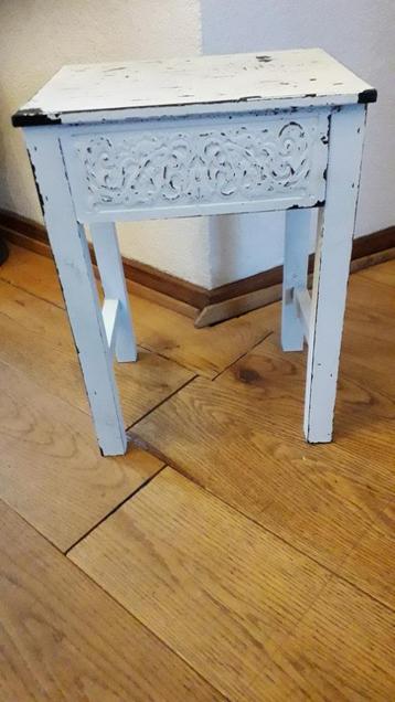 VINTAGE TAFELTJE/KRUKJE beschikbaar voor biedingen