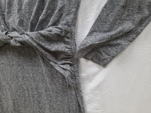Stijlvolle lange grijze jurk, M, Sandwich, Kleding | Dames, Jurken, Zo goed als nieuw, Maat 38/40 (M), Grijs, Onder de knie, Ophalen of Verzenden