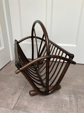 Vintage rotan lectuurbak / krantenbak / tijdschrifthouder beschikbaar voor biedingen