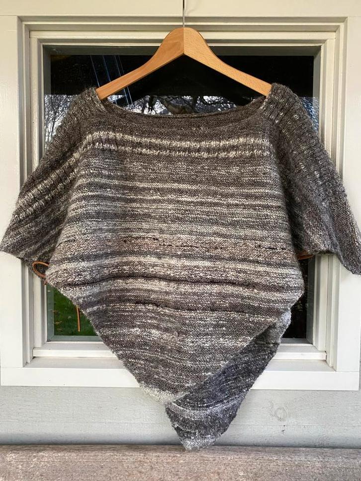 100% Alpaca Poncho Bruin/natureltinten, Kleding | Dames, Truien en Vesten, Nieuw, Maat 38/40 (M), Bruin, Ophalen of Verzenden