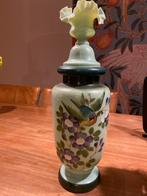 Opaline vaas met bloemen en vogel, Antiek en Kunst, Antiek | Vazen, Ophalen