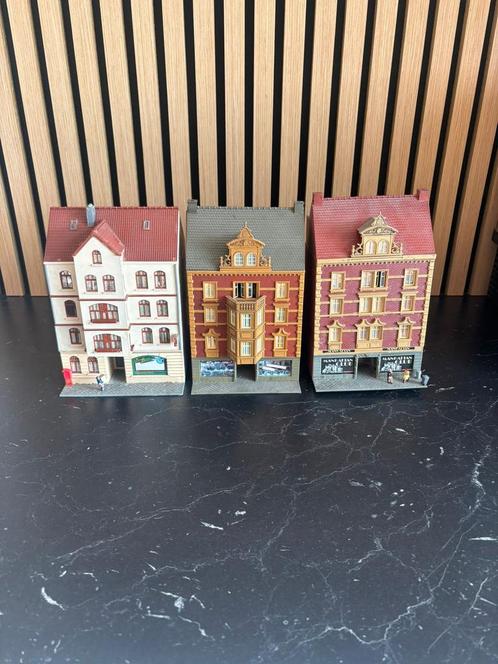 3x Pola woonhuizen stadshuizen + manhattenclub H0, Hobby en Vrije tijd, Modeltreinen | H0, Brug, Tunnel of Gebouw, Gelijkstroom of Wisselstroom
