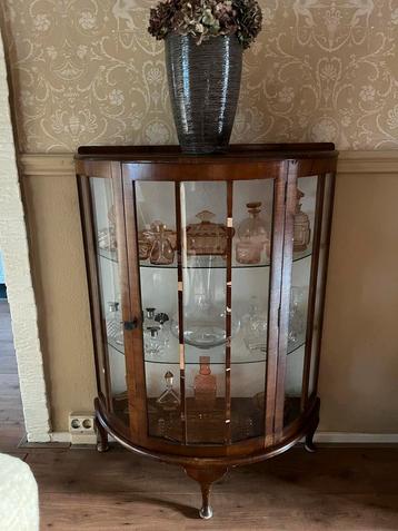 Vintage Houten Vitrinekast beschikbaar voor biedingen