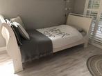 Grenen eenpersoons bed, Ophalen, 85 tot 100 cm, Zo goed als nieuw, Lattenbodem