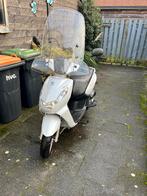 Peugeot Kisbee 4T 2011 geel kenteken, Ophalen, Gebruikt, Overige modellen, Maximaal 45 km/u