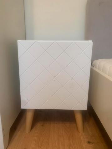 Kind witte nachtkast