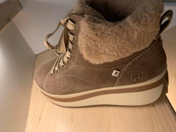 Riker Schoenen - Warme Enkellaarsjes beschikbaar voor biedingen