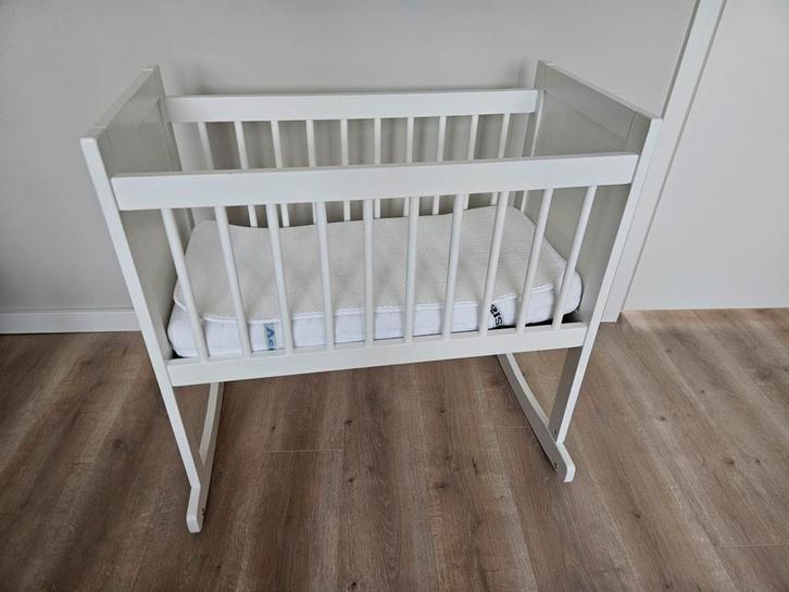 Mooie wieg met aerosleep matras, Kinderen en Baby's, Babywiegjes en Ledikanten, Zo goed als nieuw, Wieg, Ophalen