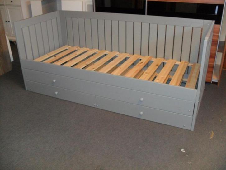 Grijze bedbank, Huis en Inrichting, Slaapkamer | Stapelbedden en Hoogslapers, Ophalen