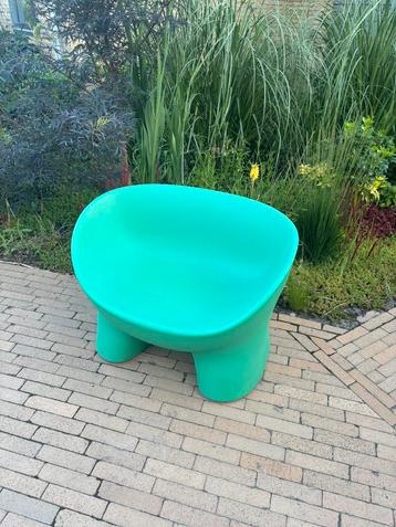 Buiten fauteuil kunststof beschikbaar voor biedingen