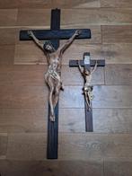 2 gipsen hangend Kruisbeeld, Crucifix, zie foto's., Verzamelen, Ophalen, Beeld(je)