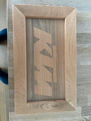 KTM Houtsnijwerk Wanddecoratie beschikbaar voor biedingen