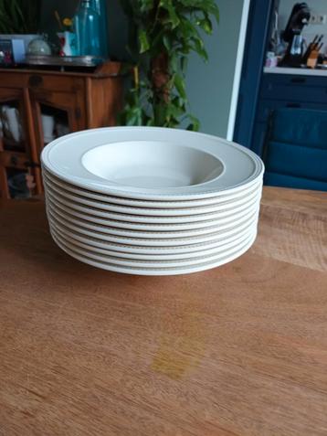 Wedgwood Windsor Diepe Borden beschikbaar voor biedingen