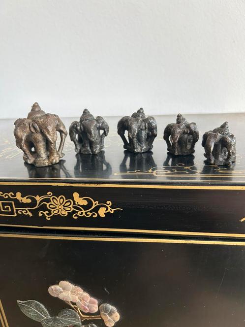 Set van vijf bronzen driehoofdige mythische olifanten, Antiek en Kunst, Kunst | Niet-Westerse kunst, Verzenden