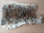 Echt konijnenvel,  10 euro, Huis en Inrichting, Woonaccessoires | Plaids en Woondekens, Ophalen of Verzenden, Zo goed als nieuw
