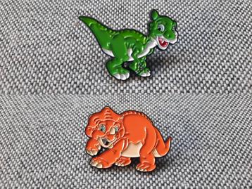 2 leuke pins van platvoet te koop beschikbaar voor biedingen
