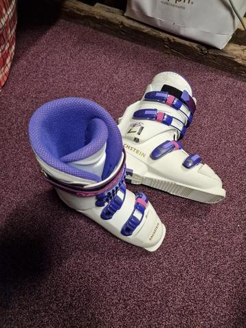 Ski schoenen diverse maten + stokken en tas beschikbaar voor biedingen