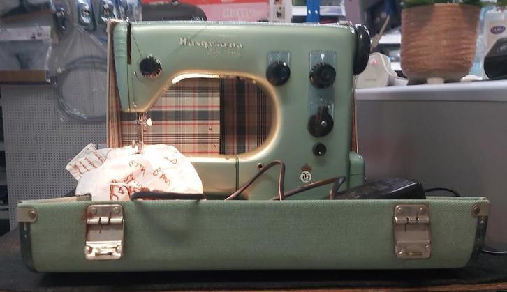 Husqvarna Zig-Zag Naaimachine – Model 19E (1964), Hobby en Vrije tijd, Naaimachines en Toebehoren, Gebruikt, Naaimachine, Husqvarna