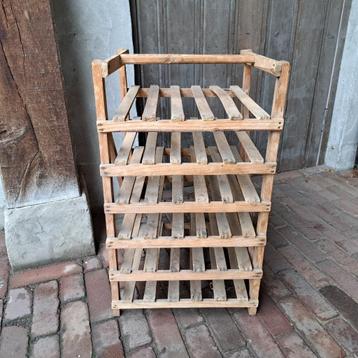 Brocante oud houten vlaaienrek rek tijdschriftenrek *Etage3* beschikbaar voor biedingen