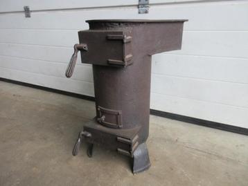 Kleine houtkachel, 60 cm hoog beschikbaar voor biedingen