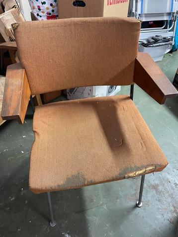 Gispen fauteuil houten leuningen opknapper model S 1 beschikbaar voor biedingen