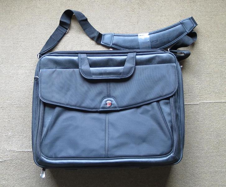 P301 Laptoptas (Targus) Laptoptas met verstelbare draagriem, Computers en Software, Laptoptassen, Nieuw, Schoudertas, 17 inch of meer