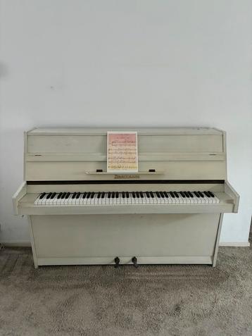 Zimmermann piano wit beschikbaar voor biedingen