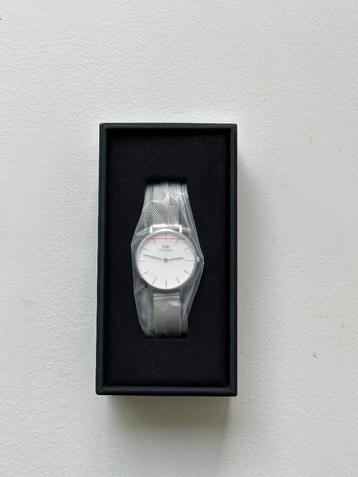 Nieuwe Daniel Wellington Petite Sterling – met doos & labels beschikbaar voor biedingen