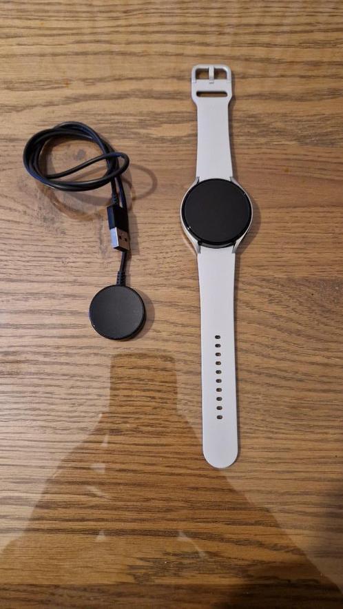Samsung watch 4 (zilver), Sieraden, Tassen en Uiterlijk, Smartwatches, Zo goed als nieuw, Android, Zilver, Afstand, Calorieverbanding
