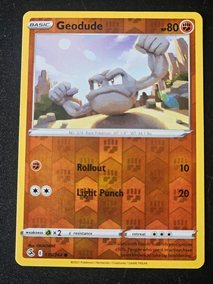 Pokémon kaart - Fusion Strike - Geodude 135/264 reverse, Hobby en Vrije tijd, Verzamelkaartspellen | Pokémon, Nieuw, Losse kaart