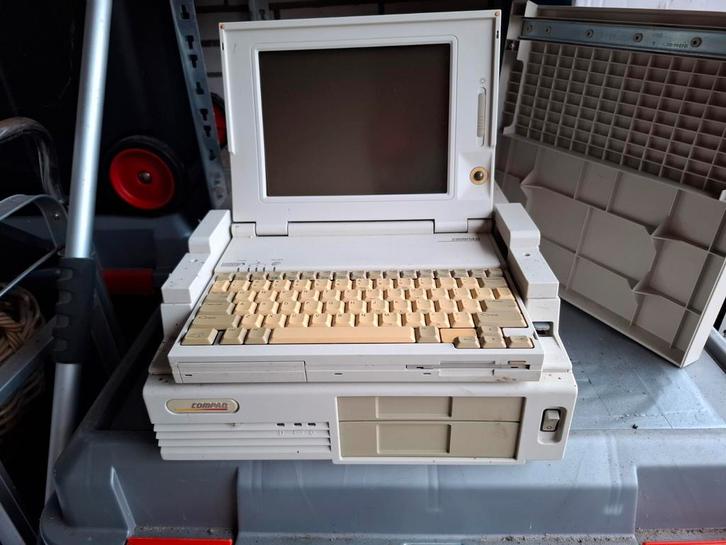 Vintage Compaq Laptop met Docking Station, Computers en Software, Vintage Computers, Ophalen
