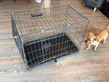 Handige hondenbench 75x47x54 cm inclusief nieuw dekentje beschikbaar voor biedingen