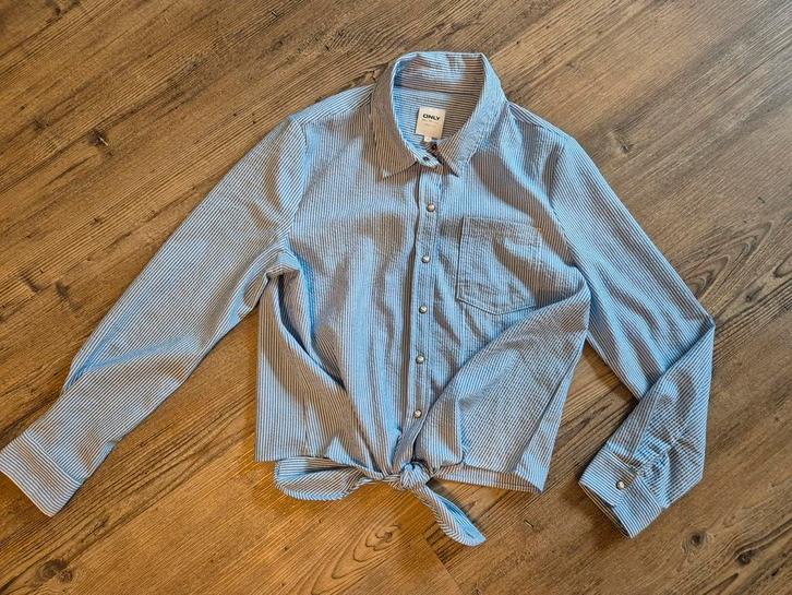 Nieuwe Only blouse met strik, blauw wit gestreept maat S, Kleding | Dames, Blouses en Tunieken, Nieuw, Blauw, Ophalen