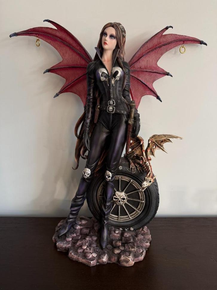 Gothic fairy / fee beeld statue 59 cm hoog, Verzamelen, Beelden en Beeldjes, Zo goed als nieuw, Fantasy, Ophalen of Verzenden