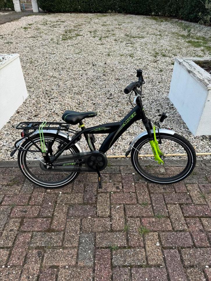 Altec hero 20inch jongensfiets amper gebruikt, Fietsen en Brommers, Fietsen | Jongens, Zo goed als nieuw, 20 inch, Handrem, Ophalen of Verzenden