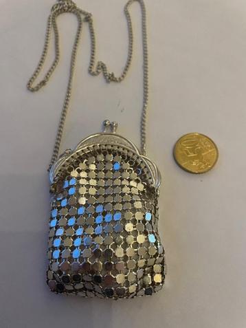 Beursbeugel met ketting beschikbaar voor biedingen