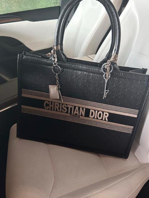 Handtas Christian Dior gekregen op kerst, Sieraden, Tassen en Uiterlijk, Tassen | Damestassen, Zo goed als nieuw, Handtas, Rood