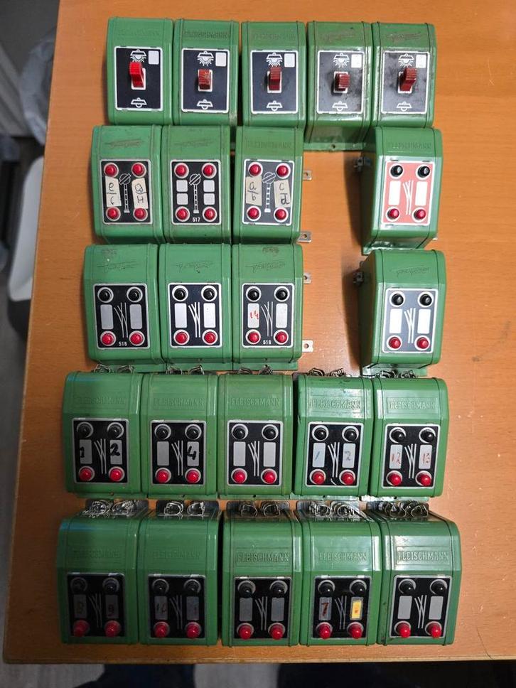 Fleischmann Schakelaars - Diverse Types, Hobby en Vrije tijd, Modeltreinen | H0, Gebruikt, Overige typen, Gelijkstroom of Wisselstroom