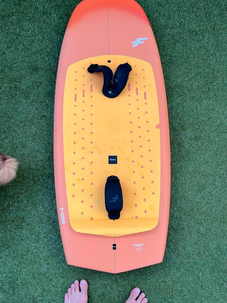 Wingfoilboard Rocket 5.4 75 liter, Watersport en Boten, Golfsurfen, Zo goed als nieuw, Overige typen, Met vinnen, Ophalen of Verzenden